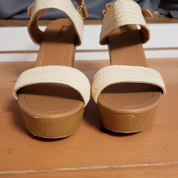 Shoes - Picture 5 of 6